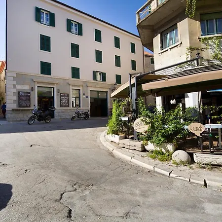 Lamenta 3* Split